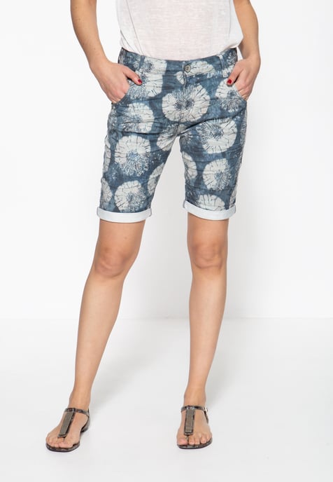 Amor, Truth & Trust Damen Jeansshorts mit Beinaufschlag und femininem Muster Gwen Denim - Image 1