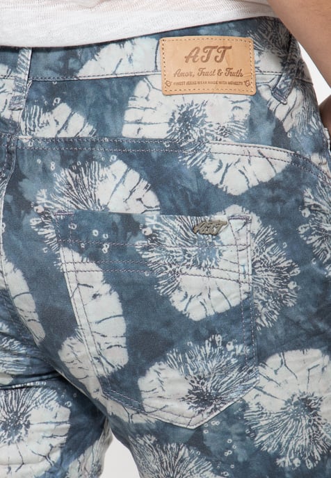 Amor, Truth & Trust Damen Jeansshorts mit Beinaufschlag und femininem Muster Gwen Denim - Image 3
