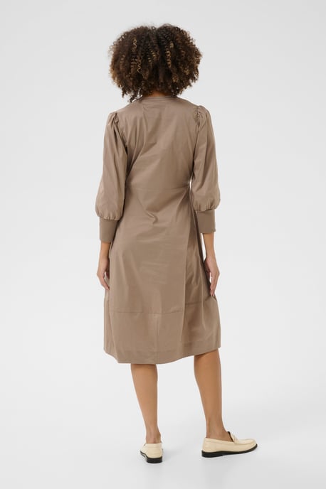 Dress Feminine Silhouette - Image 2