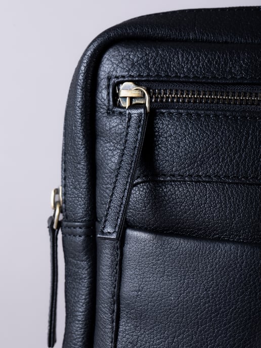 Explorer Leather Messenger Bag in Black - Image 3