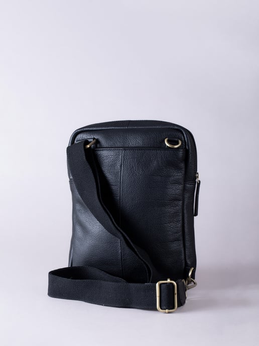 Explorer Leather Messenger Bag in Black - Image 5