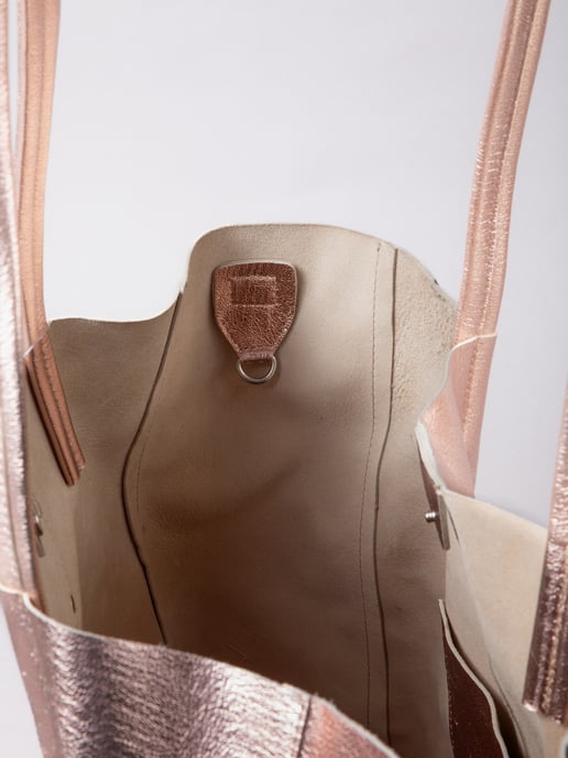 Tarnly Leather Tote Bag in Rose Gold - Image 5