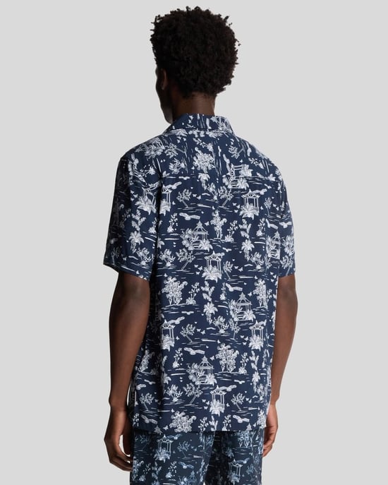 Lyle & Scott Botanisk Trädgårdstryck Resortskjorta - Mörk Marinblå - Image 3