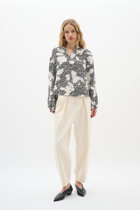 Blouse with long sleeve Relaxed fit GraphicFlower Black/PowderBeig - Image 2