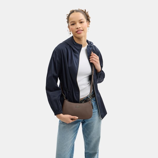 Teri Shoulder Bag in Refined Pebbled Leather with Chain Strap - Image 5