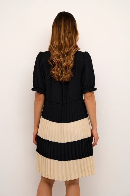 Dress Feminine Silhouette - Image 3