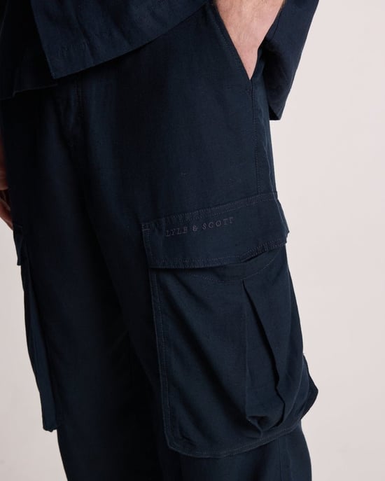 Lyle & Scott Bomull- och Linne Cargo-byxor - Mörk Marinblå - Image 4