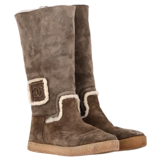 Chanel Fur-Lined Snow Boots in Brown Suede - Image 4