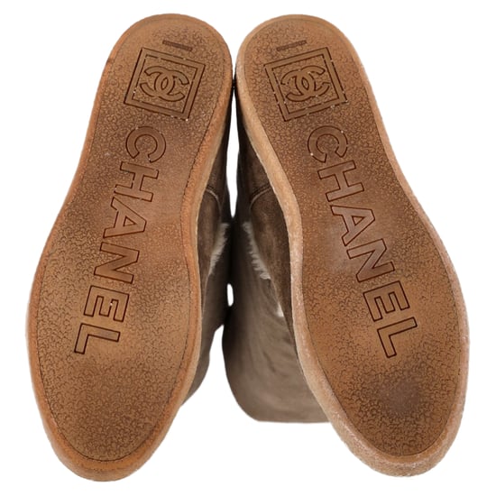 Chanel Fur-Lined Snow Boots in Brown Suede - Image 6