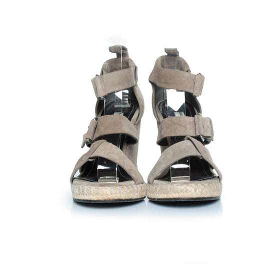 Grå mocka sandal med kil - Image 4