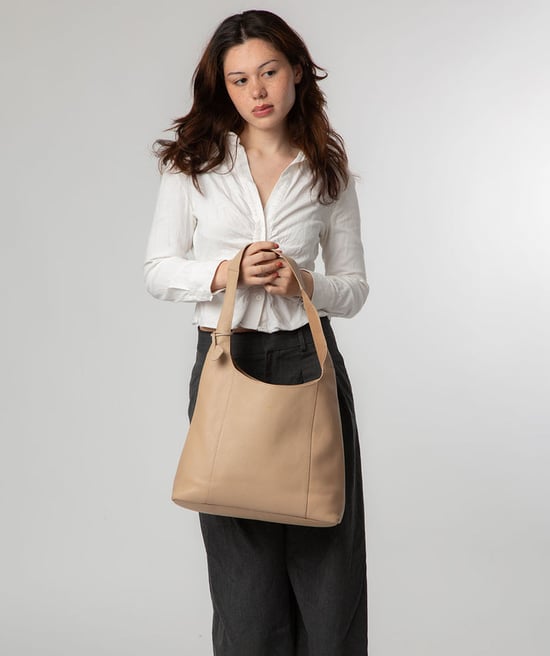 'Renata' Latte Leather Shoulder Bag - Image 6