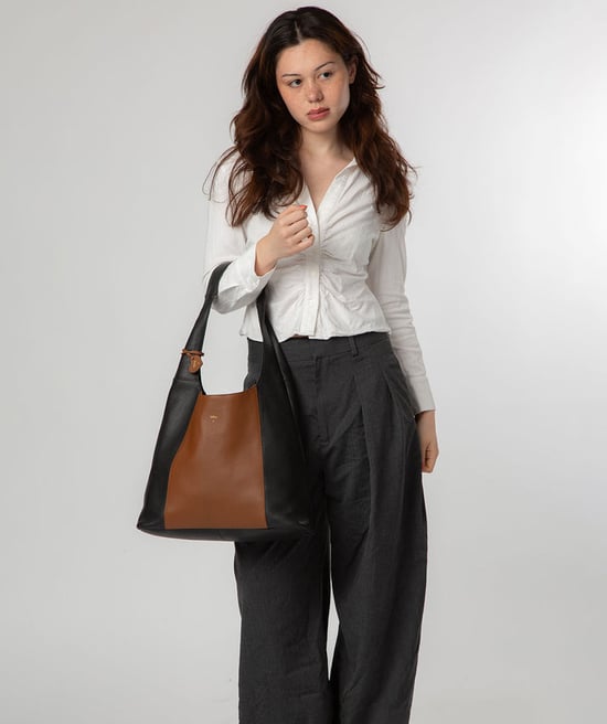 'Renata' Black & Tan Leather Shoulder Bag - Image 6