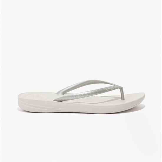 Fitflop Iqushion Dames Ergonomische Teenpost Sleehak Slippers Zilver - Image 1
