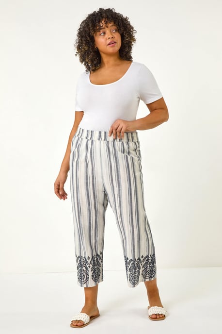 Curve Cropped Broderie Trousers - Image 3