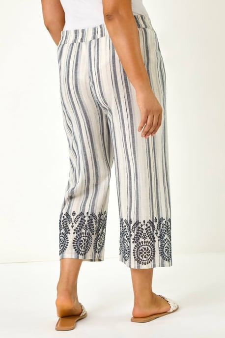 Curve Cropped Broderie Trousers - Image 4