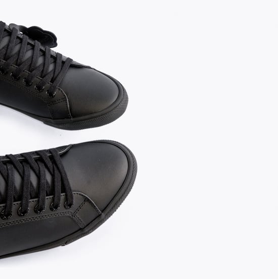 Kickers 116409 Kody Lo Unisex School Shoes Black - Image 3
