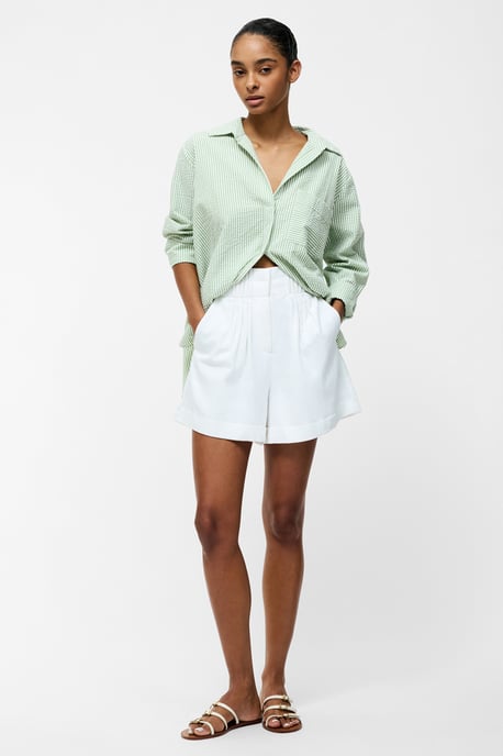 White Cotton Blend Ruffled Loose Pleated Shorts - Image 3