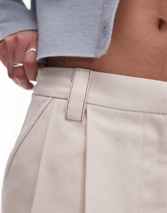 Topshop low rise twill pleat mini skirt with poplin exposed pockets in ivory - Image 3