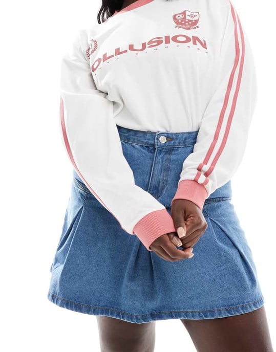 In The Style Plus pleated denim mini skirt in blue - Image 2