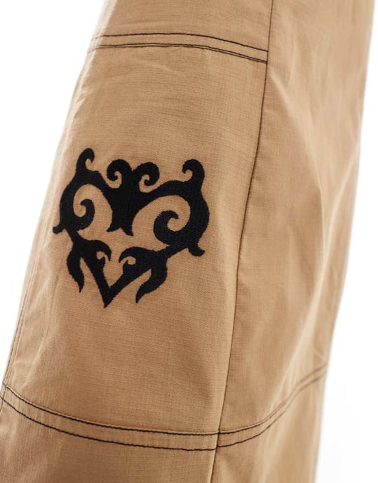 COLLUSION rip stop maxi skirt with contrast stitch and embroidery emblem in camel - Image 3