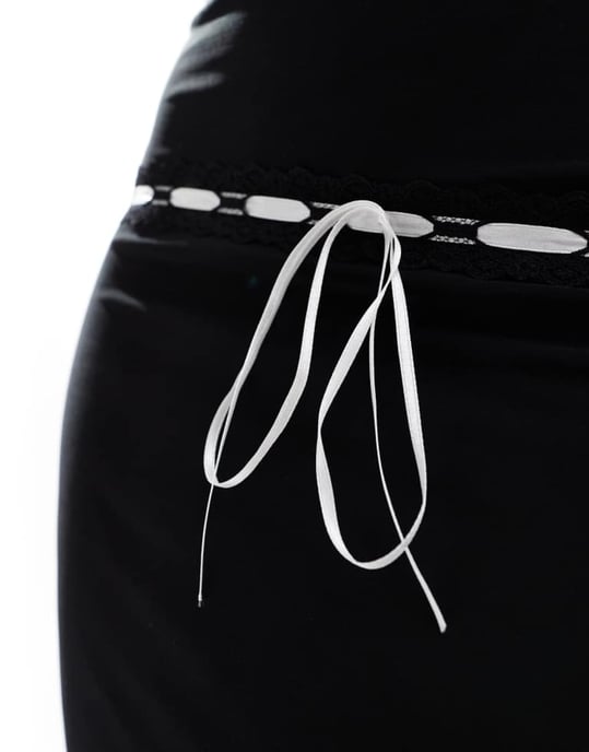 Kaiia exclusive contrast bow detail maxi skirt co-ord in black - Image 4