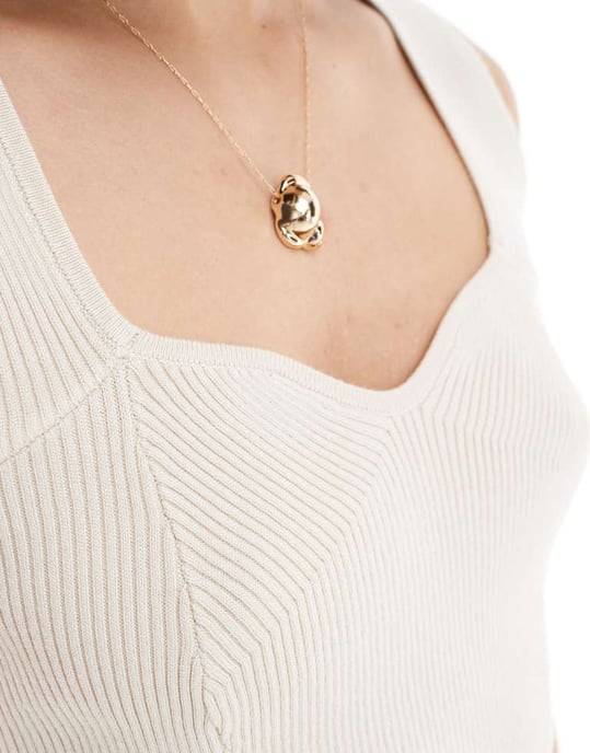 Vero Moda ribbed knit top with sweetheart neckline in cream - Image 4