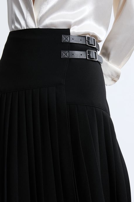 Tailored Crepe Pleated Buckle Detailed Maxi Skirt - Image 3