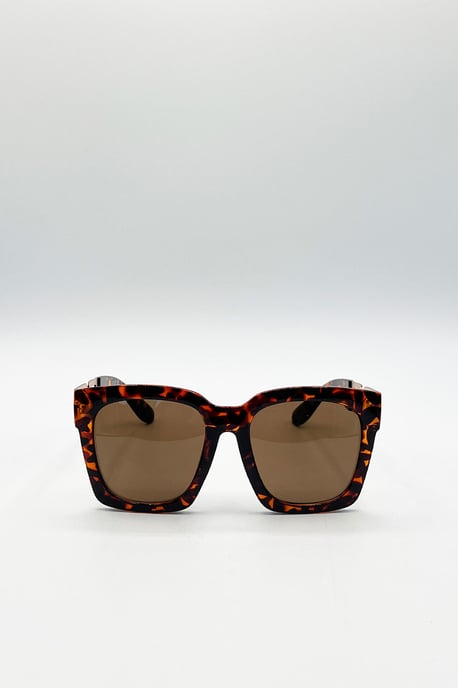 Oversized Sunglasses with Gold Chain Detail - Image 1