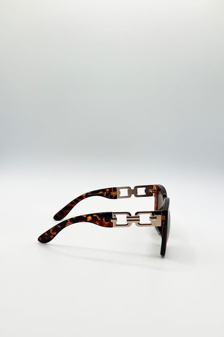 Oversized Sunglasses with Gold Chain Detail - Image 2
