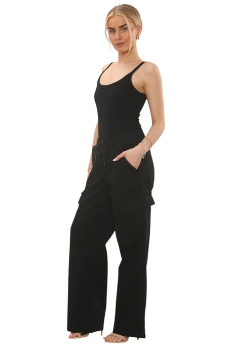 Womens Easticated Wasit Wide Leg Cargo Pocket Jeans in Black - Image 6
