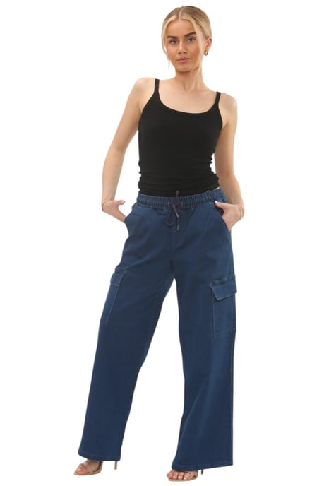 Womens Easticated Wasit Wide Leg Cargo Pocket Jeans in Mid Blue - Image 6