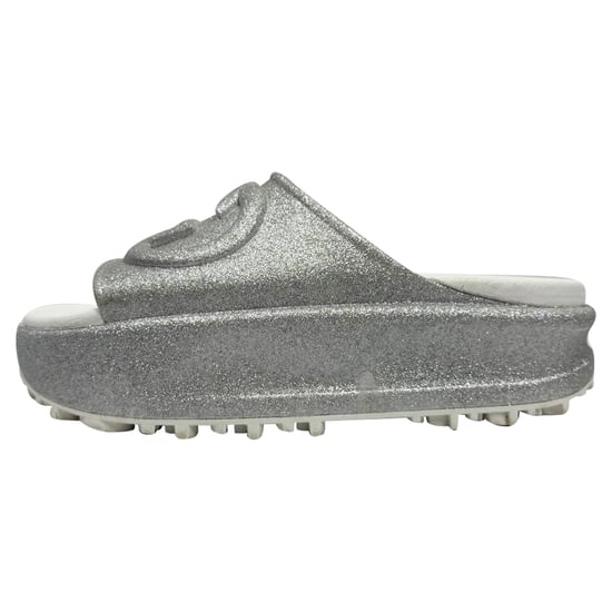 Gucci GG Logo Glittered Slide Sandals in Silver Rubber - Image 4