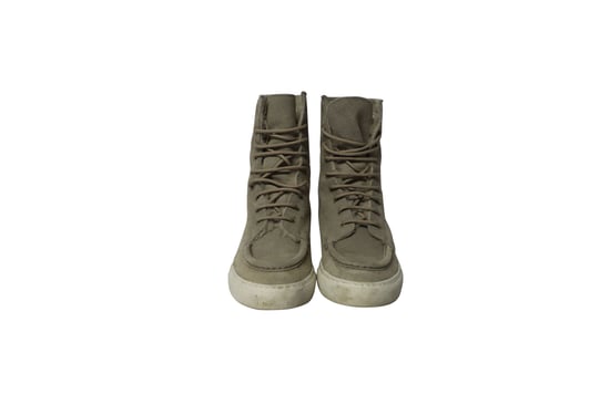 Common Projects Tournament High Top Shearling Sneakers i grå mocka - Image 2
