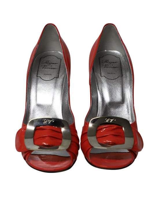 Roger Vivier Spuntata Gigi Pumps in Coral Patent Leather - Image 2