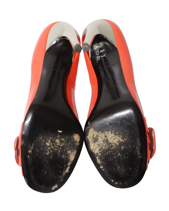 Roger Vivier Spuntata Gigi Pumps in Coral Patent Leather - Image 4