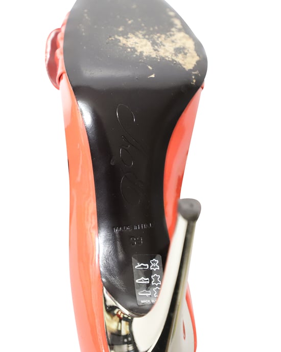 Roger Vivier Spuntata Gigi Pumps in Coral Patent Leather - Image 5