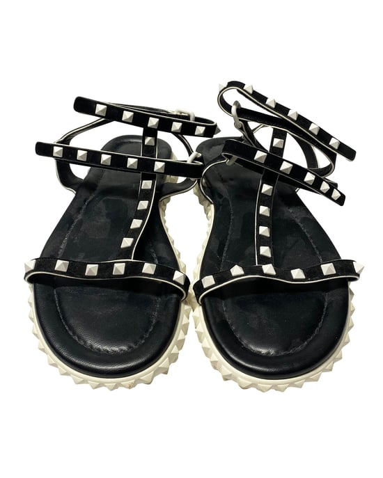 Valentino Garavani Rockstud Enkelsandalen met Platte Zool in Zwart Suède - Image 2