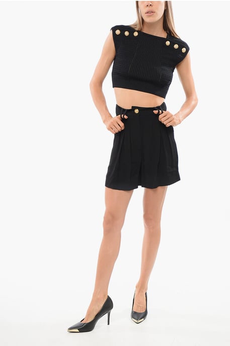 Svarta shorts med hög midja och gyllene knappar - Image 4