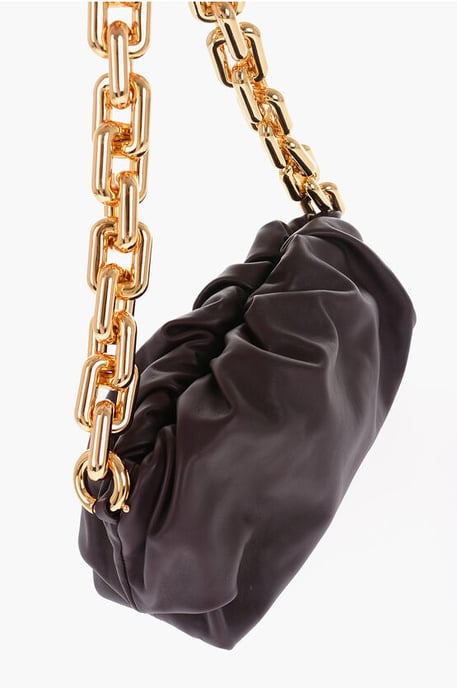 Läderväska THE CHAIN POUCH med magnetisk stängning i vinrött - Image 3