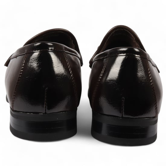 Herrbruna loafers med guldspänne och eleganta slip-on-skor - Image 4