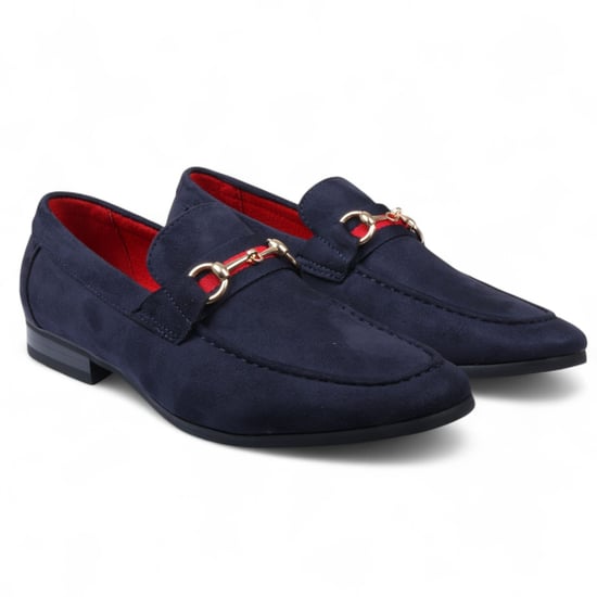Marinblå mockaloafers med guldfärgat spänne för män, slip-on, finskor - Image 2