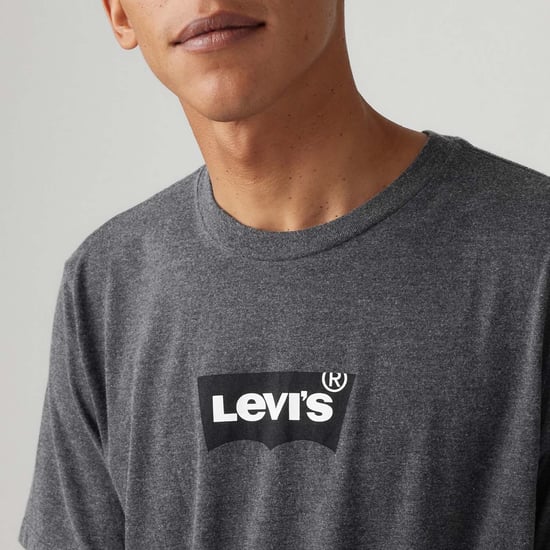 Men's Levis Classic Graphic T-Shirt in Black - Image 3