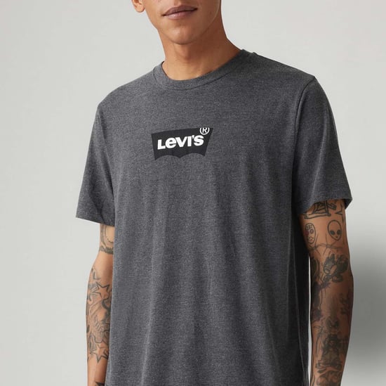 Men's Levis Classic Graphic T-Shirt in Black - Image 4