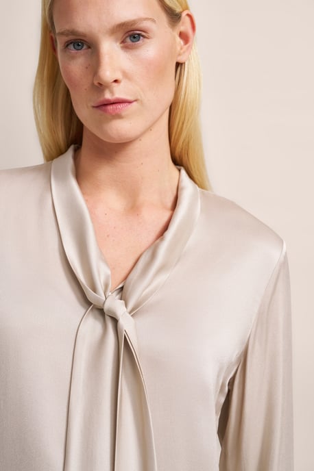 Bugatti Damen Uitlopende blouse met een lichte glans - Image 5