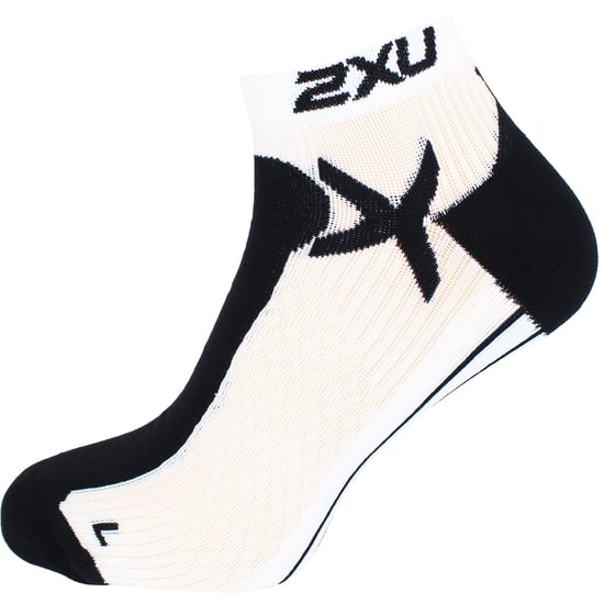 2XU Low Rise Black/White Socks - Image 1