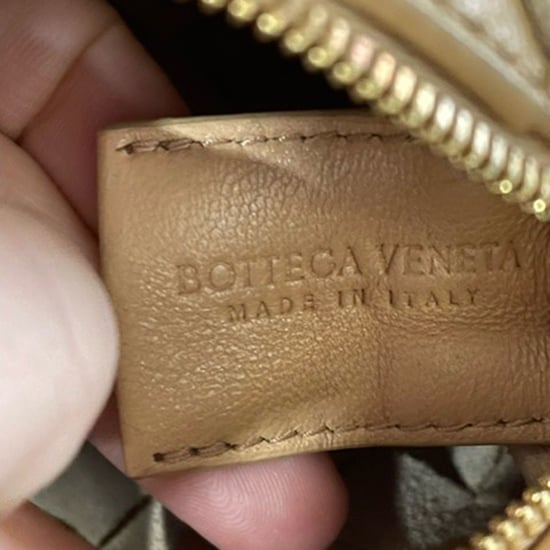Bottega Veneta Mini Intrecciato Loop Camera Crossbody-väska i gult lammskinnsläder - Image 5