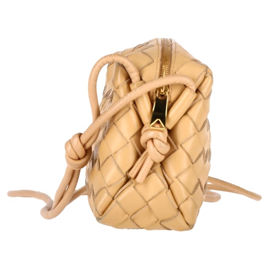 Bottega Veneta Mini Intrecciato Loop Camera Crossbody-väska i gult lammskinnsläder - Image 6