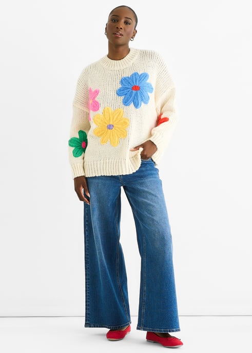 Krämfärgad blommig virkad grovstickad oversized tröja - Image 1