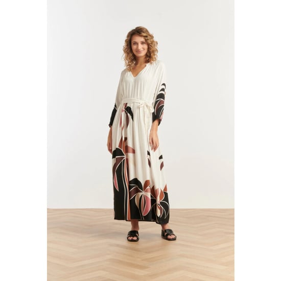 Smashed Lemon 25057 off white flowy maxi jurk met mauve palm print | - Image 1