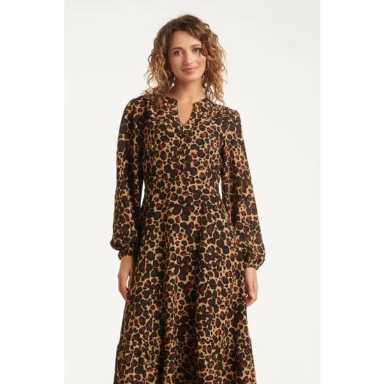 Smashed Lemon Chiffon dierenprint jurk met pofmouwen en v-hals in camel en bruin | - Image 4
